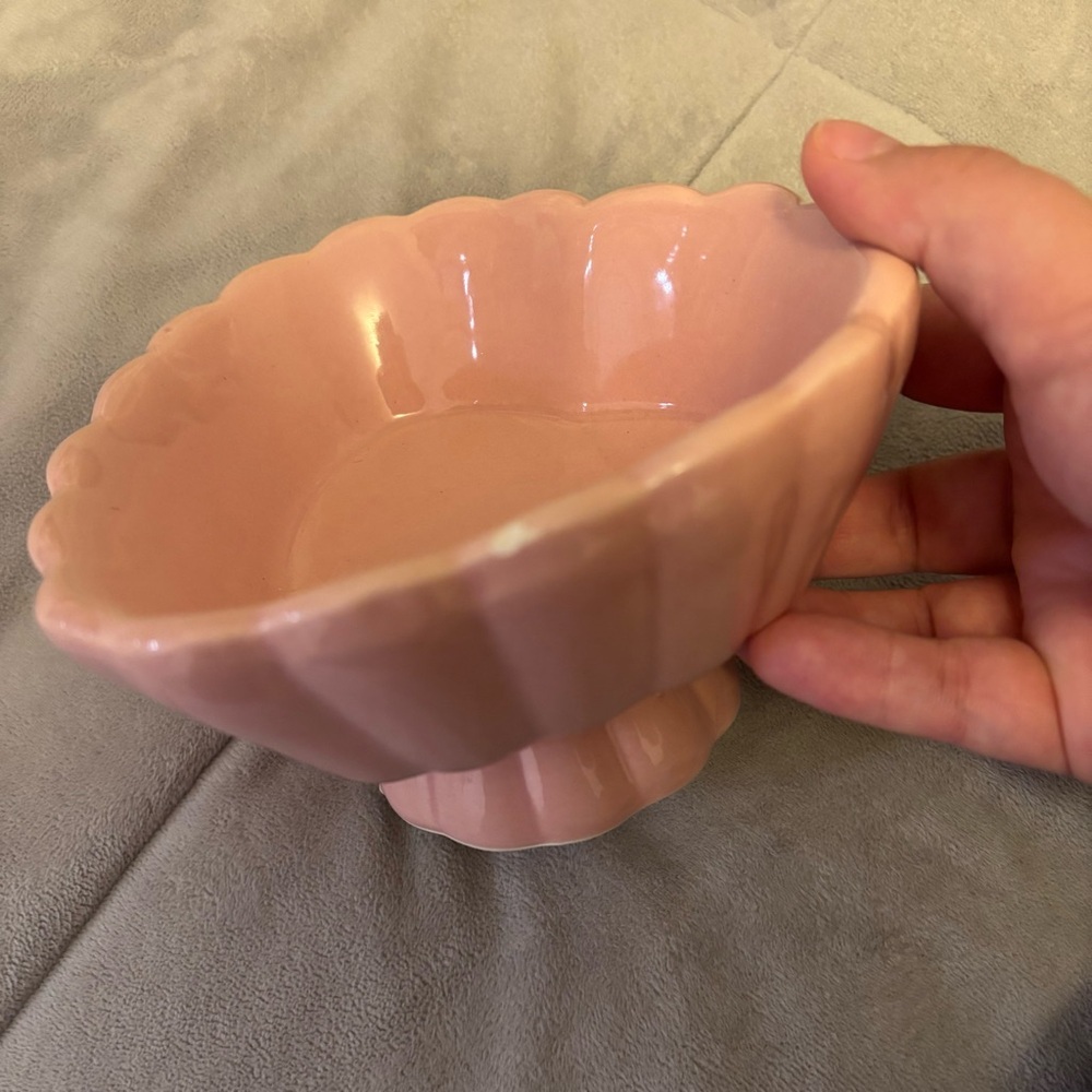 Pink Heart Shaped Scalloped Pedestal Ceramic Bowl - Picture 12 of 16